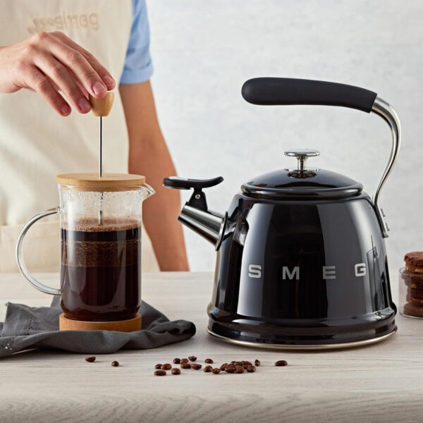 Pava Smeg Silbadora Hervidor Hornalla Retro 2.4 L | Negro - Imagen 7